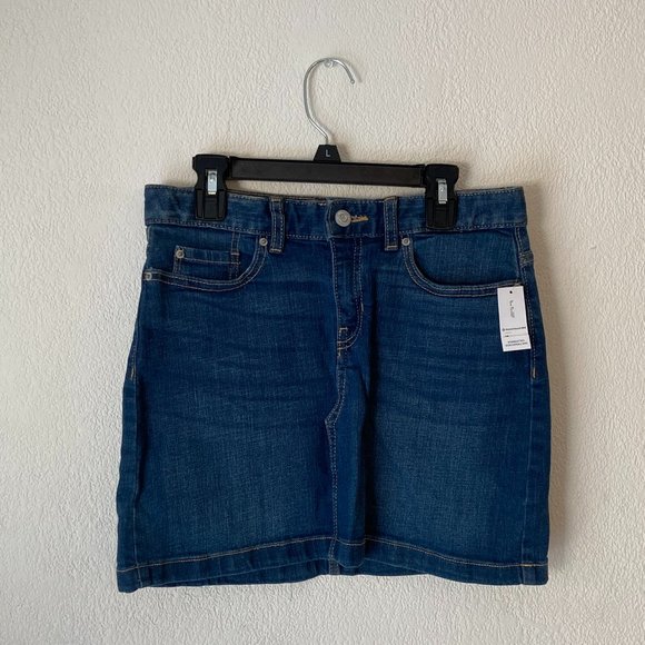 3/$30 Girls Adjustable Old Navy Denim Jean Skirt Size 16 NWT With Pockets - Picture 1 of 3